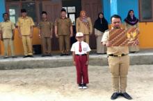 Camat Katang Bidare Pimpin Apel di SDN Pulau Bukit