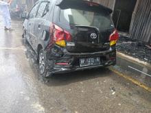 Kebakaran di Pasar Seken Taras: Satu Mobil Agya Meleleh Terpanggang Api 