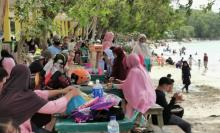 Pesona Pantai Pelawan Manjakan Warga Karimun di Tengah Pandemi