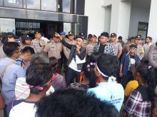 `Terlindas` Proyek Reklamasi, Nelayan Serbu Kantor Gubernur Kepri
