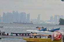 Balap Perahu di Belakangpadang Meriahkan HUT ke-71 Polri