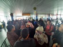 Penumpang Tertahan Berjam-jam di Pelabuhan Tanjungpinang