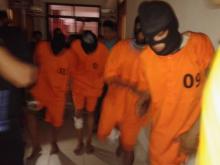 Di Batam Polisi Tembak Kaki Empat Rampok, di Lampung Brimob Ditembak Rampok Hingga Tewas