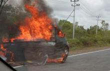 Diduga Akibat Sopir Merokok, Pikap Ini Ludes Terbakar