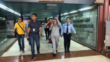 Gagal ke Chile, Berapa Harga Tiket Pesawat Ratna Sarumpaet?