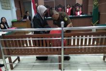 Eni Sukrawati Pingsan Dengar Vonis Hakim