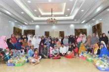 Akhir Ramadan, Gubernur Serahkan Bingkisan Lebaran