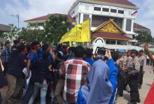 Aksi Demo Mahasiswa Minta Wali Kota Copot Kadis Korup