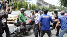 Atribut Disita, Driver Gojek-Ojek Pangkalan Nyaris Bentrok di Nagoya Hill