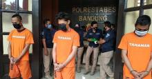 Ide Prank Sembako Sampah Ferdian Paleka ke Waria Bandung 