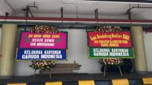 Karyawan Dukung Pemecatan Dirut Garuda Lewat Papan Bunga