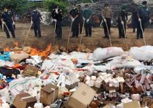 BC Karimun Gilas dan Bakar Barang Selundupan Bernilai Miliaran