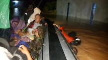 Personel Marinir Siaga Evakuasi Banjir di Tanjungpinang