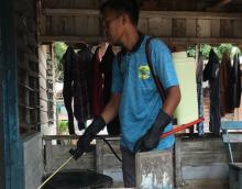 KNPI Bersama TNI/Polri Semprot Disinfektan Dua Desa di Lingga