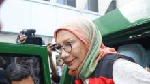 Jalani Sidang Perdana, Ratna Sarumpaet Didampingi Atiqah Hasiholan