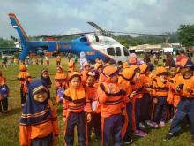Helikopter Polisi Jadi Magnet Siswa SD saat Kunjungan Iriana Jokowi di Batam