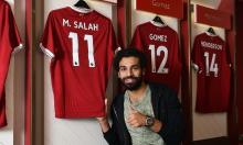 Salah Hadiahkan Jersey ke Seorang Bocah Usai Laga Liverpool vs Tottenham