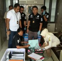 Polisi Geledah Kantor Hingga Rumah Mantan Kepala Dinsos Karimun