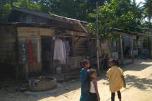 Rumah Dinas Guru SDN 016 Senayang Ini Menunggu Ambruk