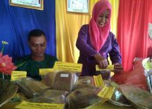 Belacan Pekake, Oleh-oleh Favorit di Stan Kecamatan Lingga Timur