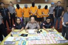 Uang Sitaan dari Komplotan Kepsek SMP 10 Batam Ratusan Juta