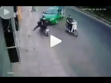 Hitungan Detik, Penjambret Instan Kena Karma