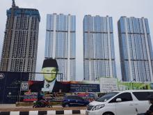 Karangan Bunga Berjejer di Proyek Gedung Pencakar Langit Habibie di Batam