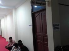 Penyerahan Berkas Rudi-Amsakar Tertutup. Staf KPU Batam: Pak Rudi Kepanasan 