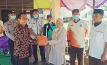 Ratusan KK Warga Kecamatan Belat di Karimun Dapat Bantuan Sembako