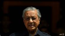 Mahathir Bebaskan Pajak-pajak di Malaysia