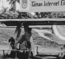 Geger Foto Pasangan Kekasih Diduga Tak Senonoh di Taman Internet Engku Putri