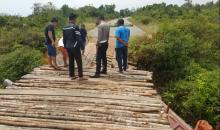 Krak! Jembatan Patah Penyebab Truk ini Terjun Bebas