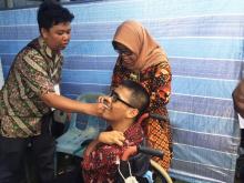 Kisah Deri, Penyandang Disabilitas Bangun Lebih Pagi demi Ikut Pemilu