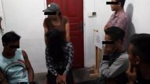 Duh, Dua Remaja Wanita Ini Ajak 4 Pria Pesta Tuak di Kosan