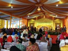 Bupati Karimun Nikahkan Putri Bungsu dengan Ajudannya