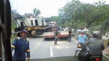 Foto-foto Kecelakaan di Southlink yang Bikin Macet hingga Tengah Malam