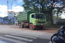 Truk Tanah di Batam Centre Makin Menganggu, Jalanan Licin dan Berdebu  