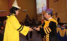 Ratusan Mahasiswa Uniba Wisuda, Ini Pesan Wako Rudi 