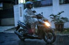 Berkendara di Musim Penghujan, Perhatikan Beberapa Hal Ini