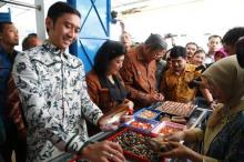 Ultah ke-66, SBY Dapat Hadiah Batu Akik Pancawarna