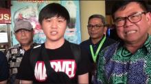 Mahasiswa Wuhan Juyanto Disambut Pelukan Kadinkes Kepri di Hang Nadim