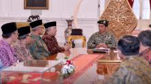 Kenakan Seragam Militer Terima Tamu di Istana, Jokowi Diusulkan Diberi Bintang Lima 