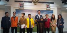 Presiden Jokowi "Dikeroyok" Sejumlah Mafia