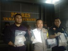 Narkoba Disembunyikan di Tas Wanita Lewat Jasa Ekspedisi