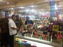  Pedagang Kabur Saat Tim Terpadu Sidak Kosmetik Ilegal di Tos 3000