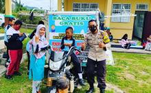 Perpustakaan Keliling Inovasi Bhabinkamtibmas di Natuna Bikin Guru-Pelajar Senang