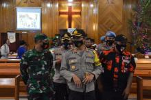 TNI-Polri Patroli Gabungan Pastikan Malam Natal di Natuna Kondusif