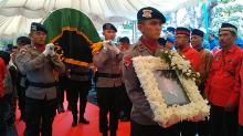 Brimob Polda Kepri Kawal Mobil Jenazah Rekaveny Soerya, Ini Rutenya