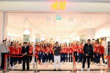 Banjir Diskon Pembukaan Perdana H&M di Batam, Manajemen Kaget Antusias Warga