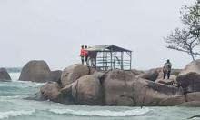 5 Pengunjung Pantai Trikora Terseret Ombak
